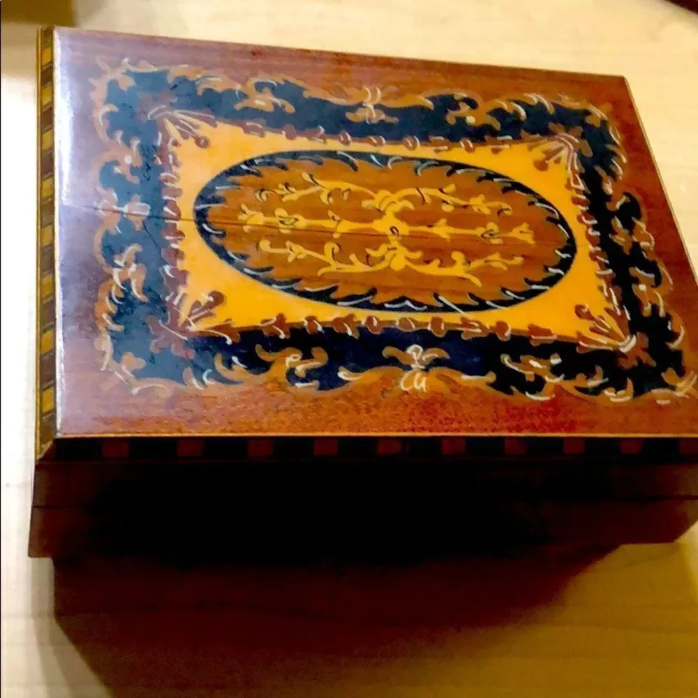 Vintage Sorrento inlaid style music box
